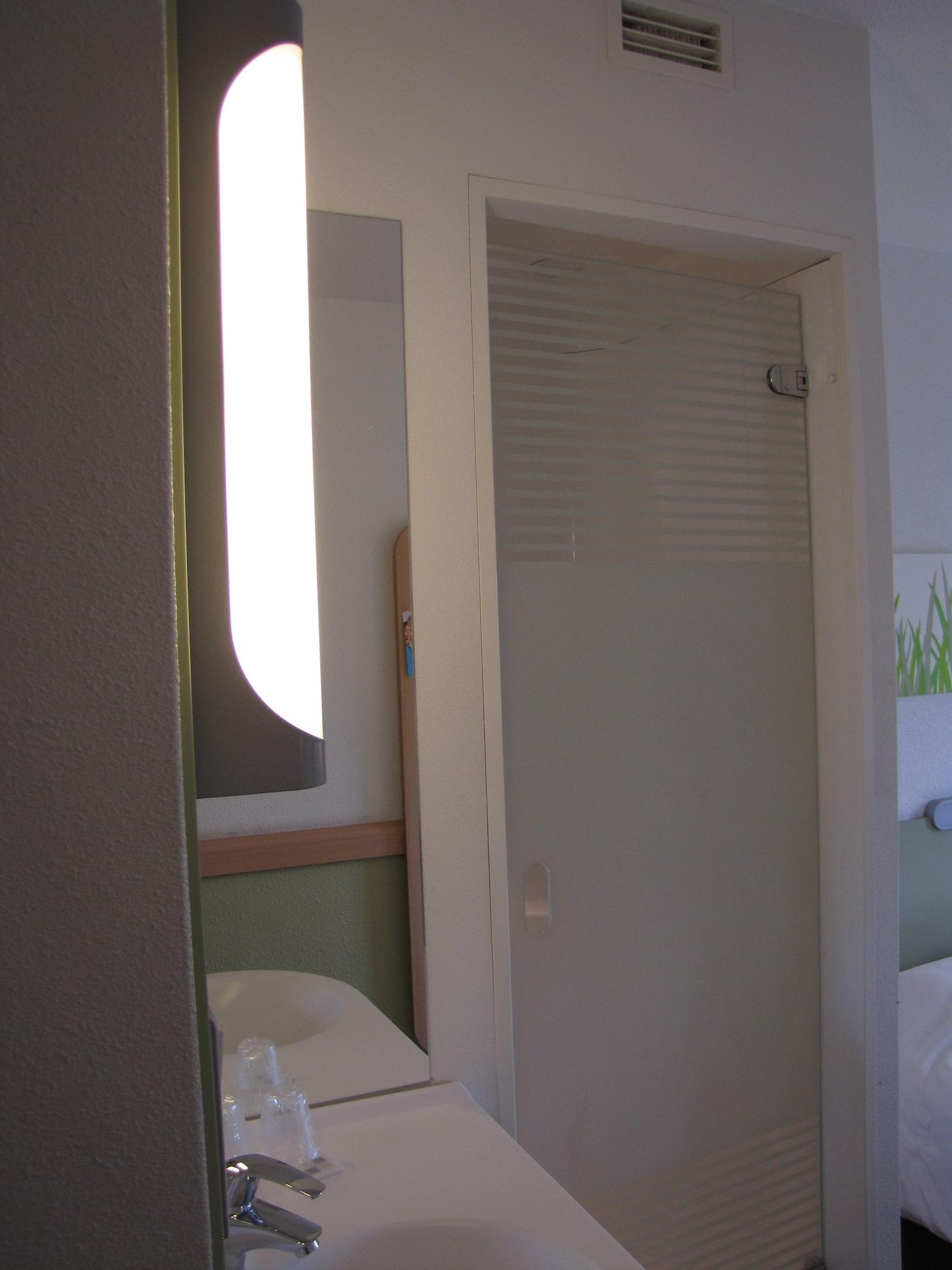 B&B HOTEL Liège Nord Rocourt Esterno foto